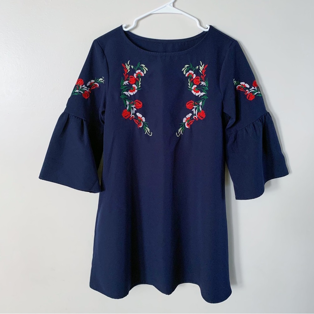 Floerns bell sleeve embroidered tunic dress navy size medium
